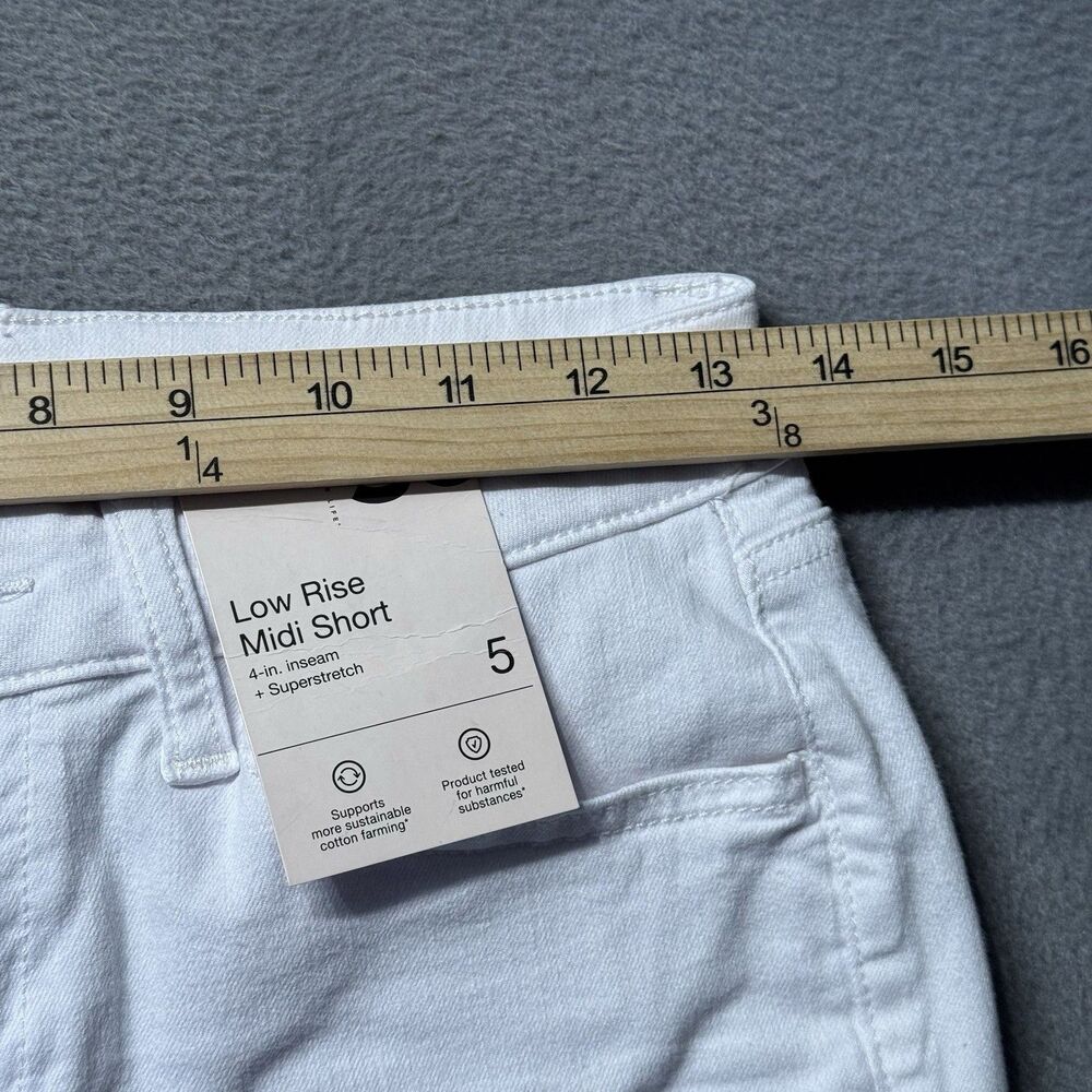 SO Womens 5 Low Rise Midi Shorts White Cuffed Stretch Denim Casual Summer NWT - Picture 8 of 11